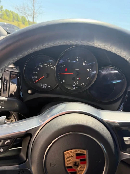 2020 Porsche Macan - Image 11 of 16