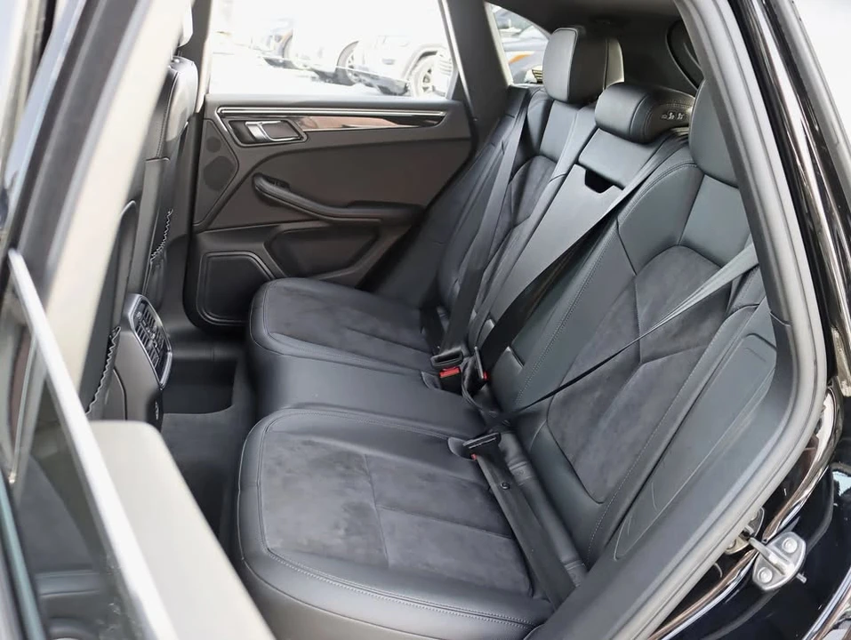 2020 Porsche Macan - Image 17 of 20