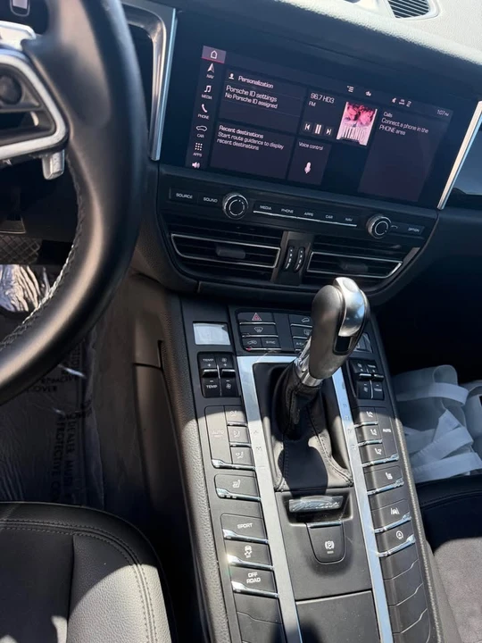 2020 Porsche Macan - Image 12 of 16