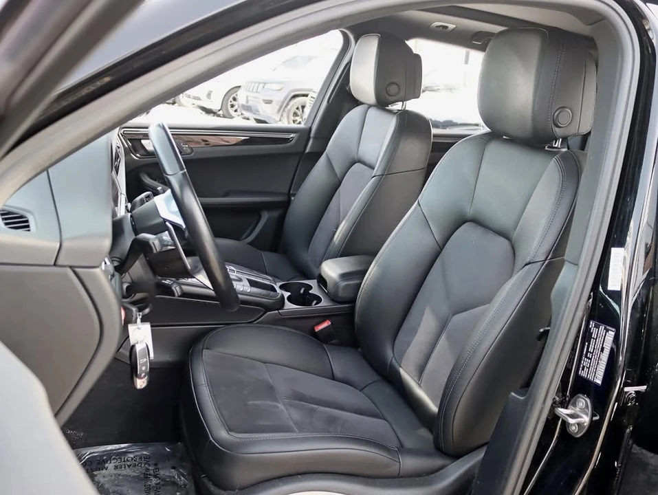 2020 Porsche Macan - Image 15 of 20