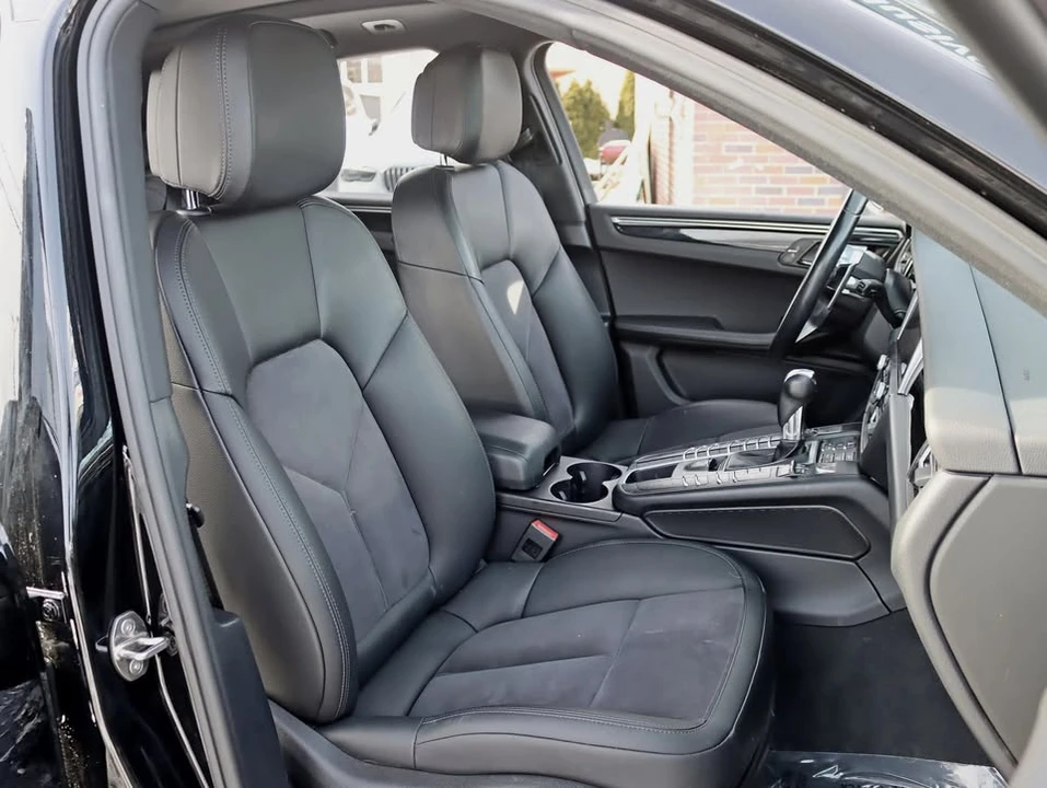 2020 Porsche Macan - Image 16 of 20