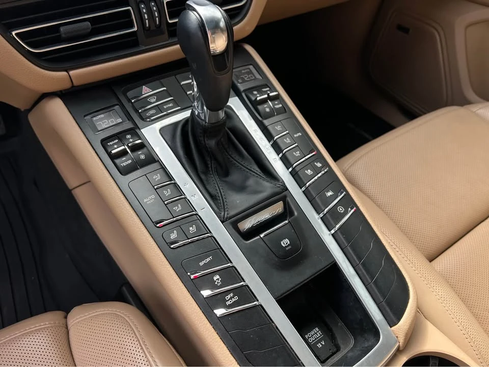 2020 Porsche Macan - Image 9 of 20