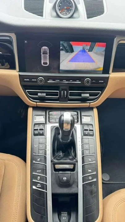 2020 Porsche Macan - Image 18 of 20