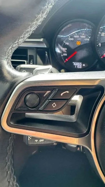 2020 Porsche Macan - Image 14 of 20