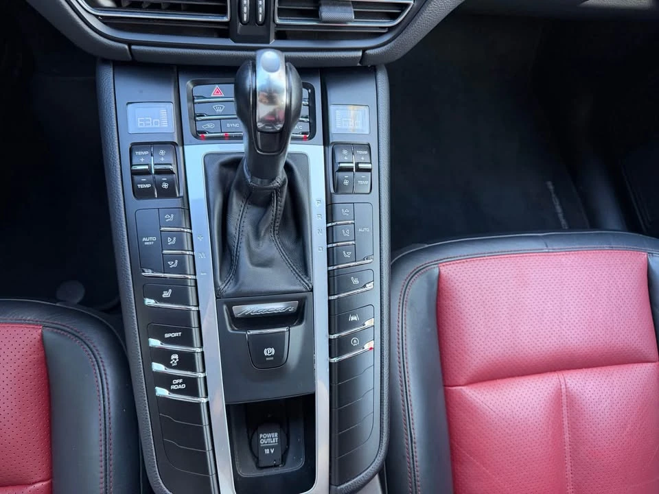 2020 Porsche Macan - Image 19 of 20