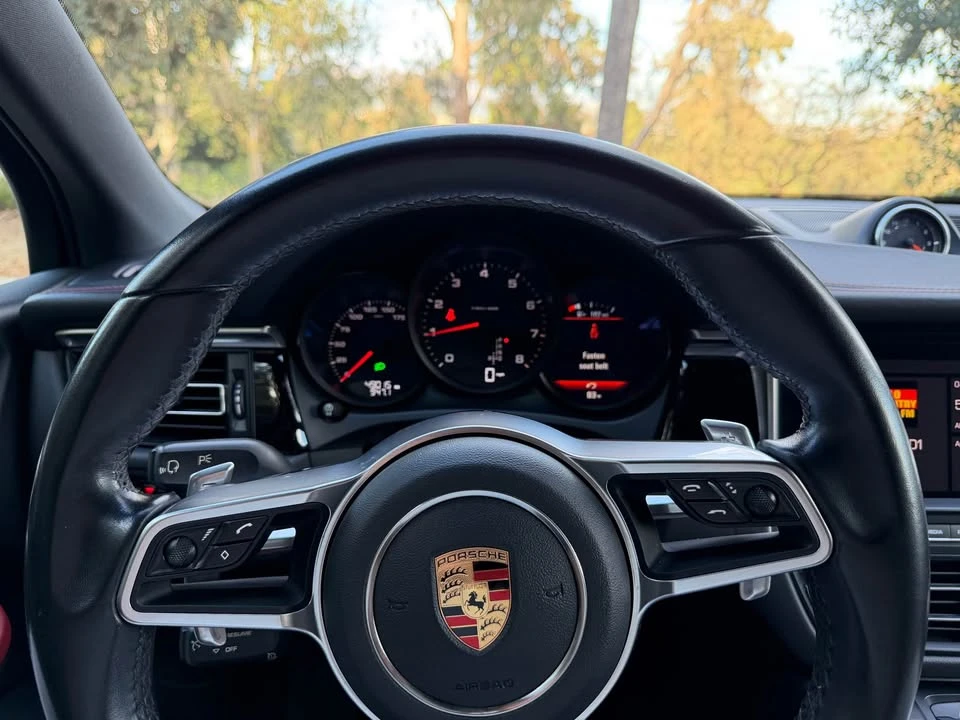 2020 Porsche Macan - Image 18 of 20