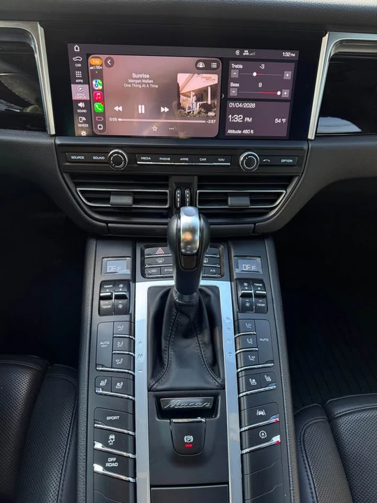 2020 Porsche Macan - Image 13 of 16