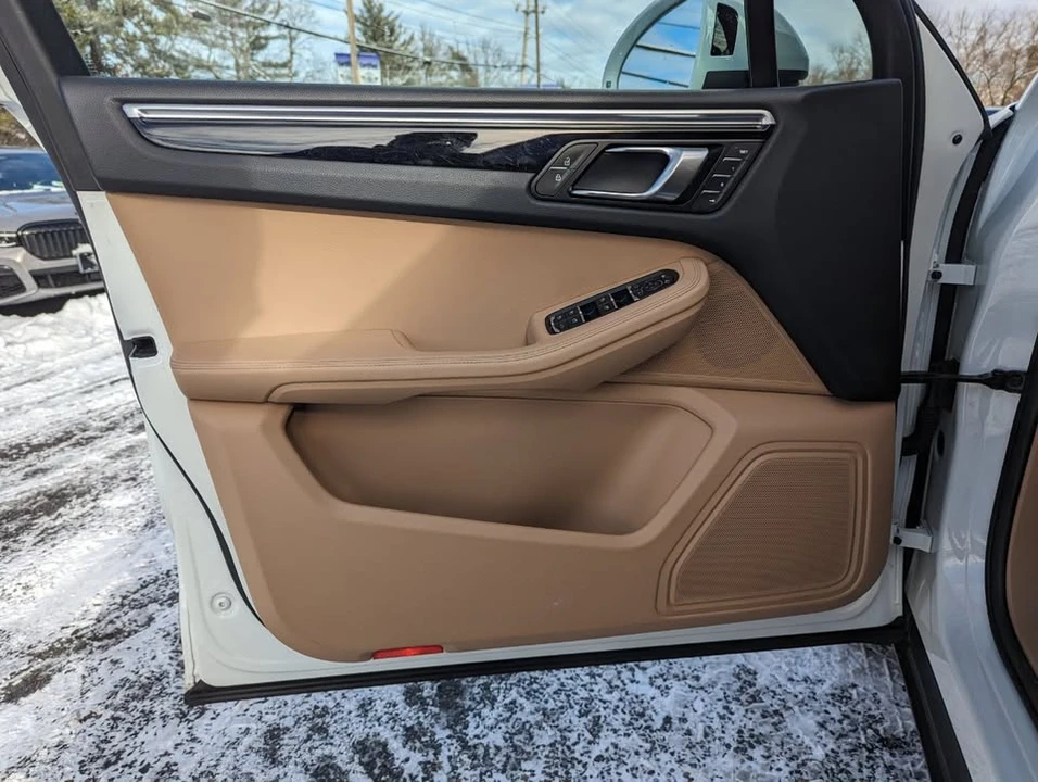 2020 Porsche Macan - Image 9 of 20