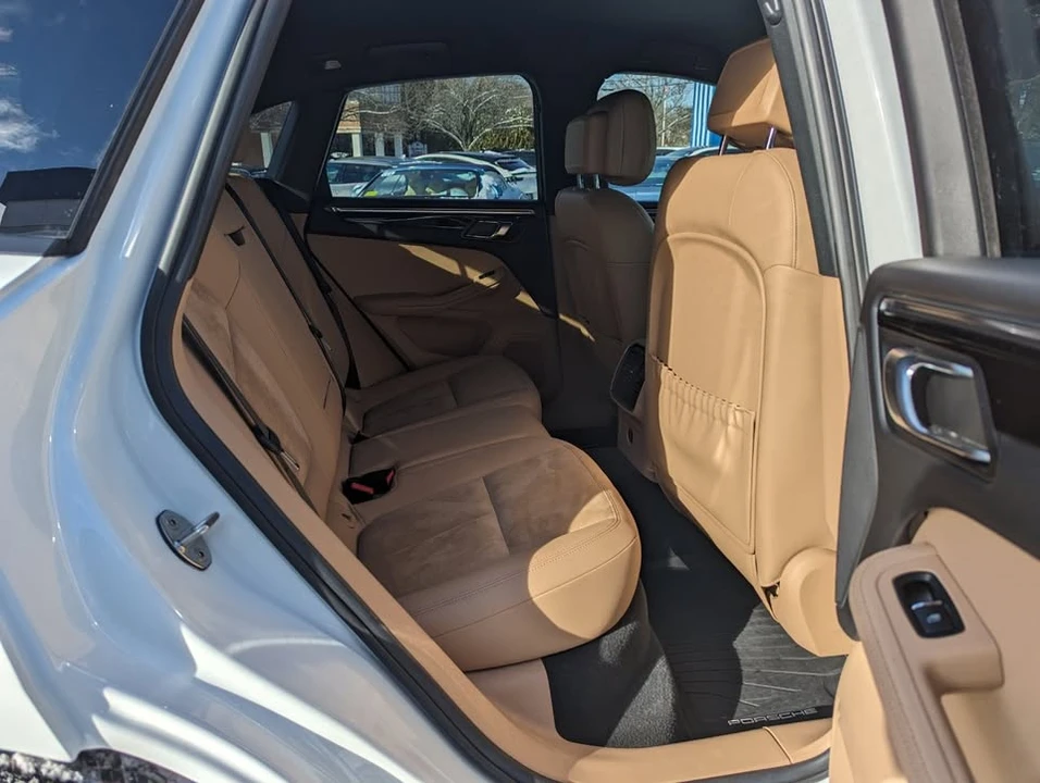 2020 Porsche Macan - Image 14 of 20