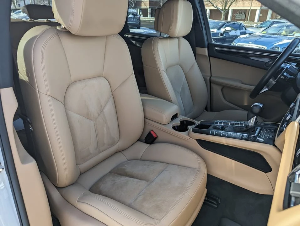 2020 Porsche Macan - Image 13 of 20
