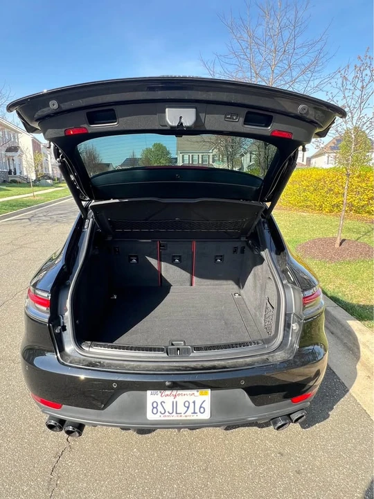 2020 Porsche Macan - Image 15 of 18