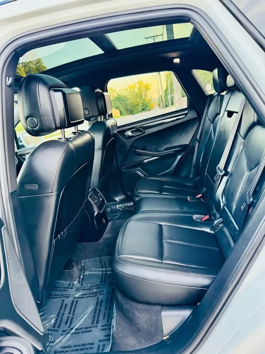 2020 Porsche Macan Turbo - Image 9 of 20