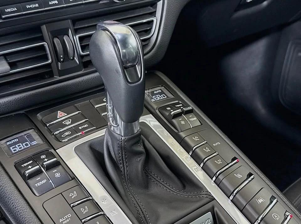 2020 Porsche Macan Turbo - Image 9 of 11