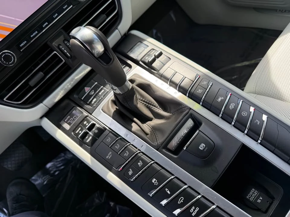 2020 Porsche Macan Turbo - Image 2 of 10