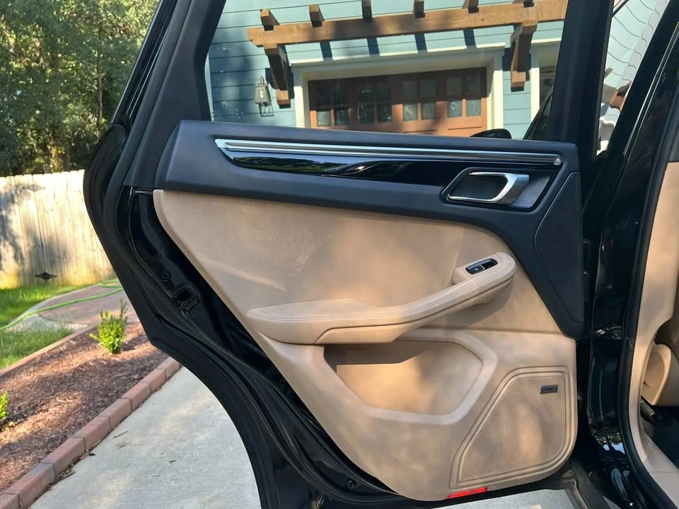 2020 Porsche Macan - Image 17 of 20