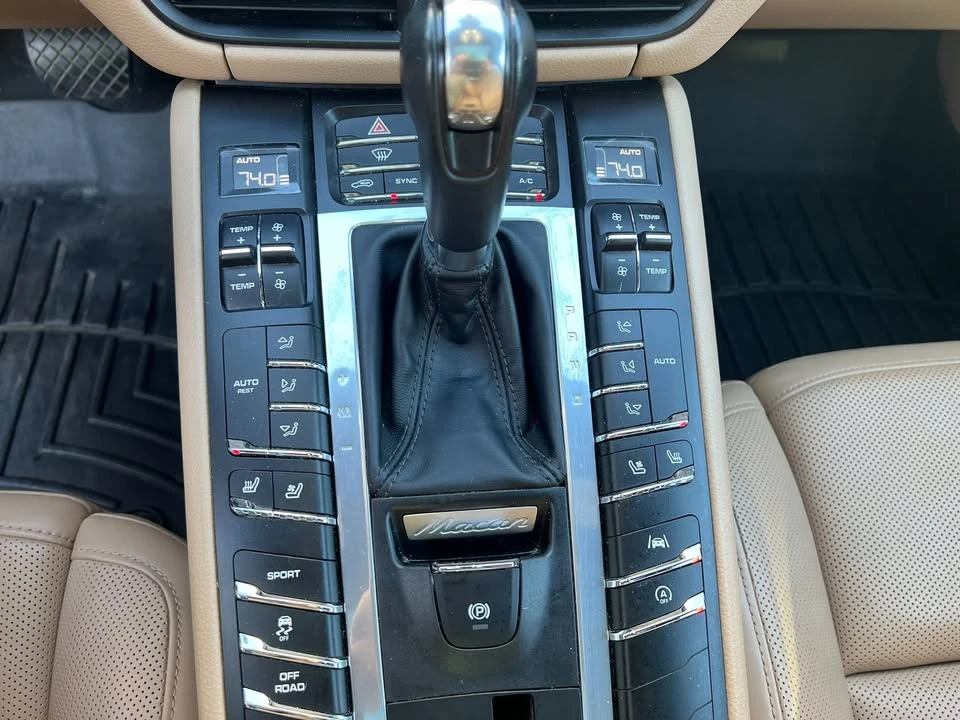 2020 Porsche Macan - Image 14 of 20