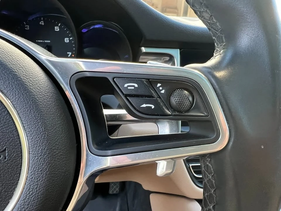 2020 Porsche Macan - Image 13 of 20