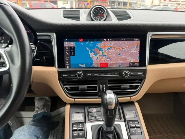 2020 Porsche Macan - Image 14 of 20