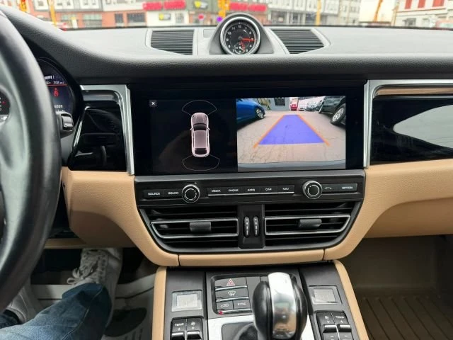 2020 Porsche Macan - Image 16 of 19