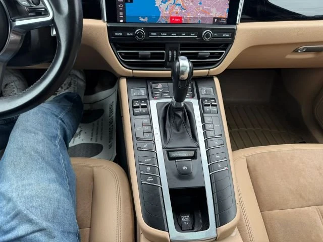 2020 Porsche Macan - Image 15 of 19