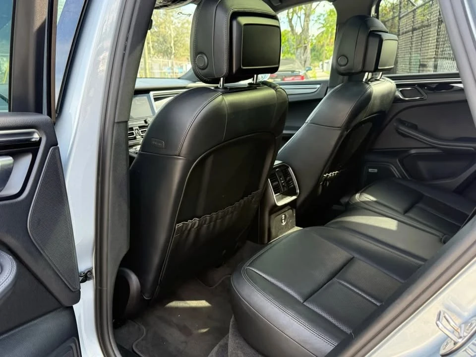 2020 Porsche Macan - Image 19 of 20