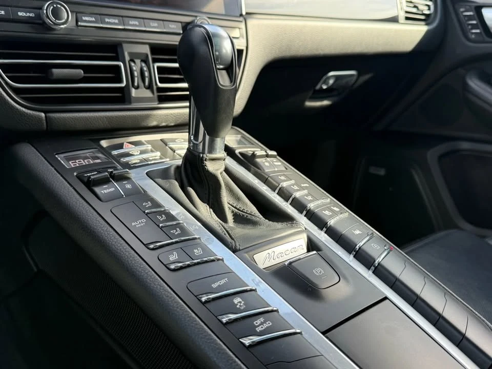 2020 Porsche Macan - Image 15 of 20