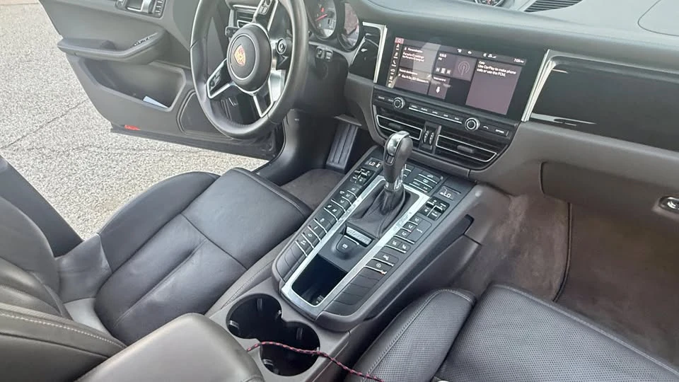 2020 Porsche Macan - Image 15 of 20