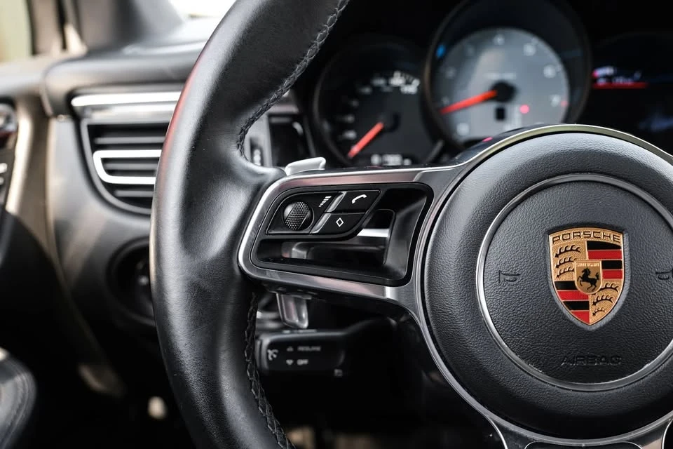 2020 Porsche Macan - Image 16 of 20