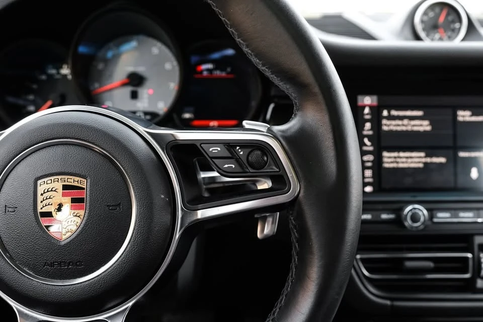 2020 Porsche Macan - Image 17 of 20