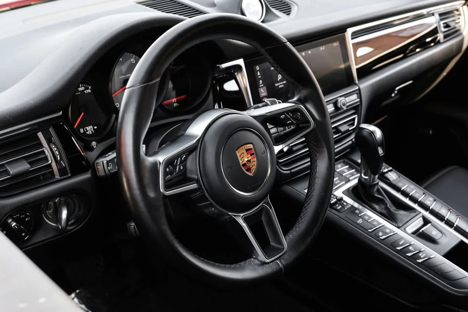 2020 Porsche Macan - Image 15 of 20