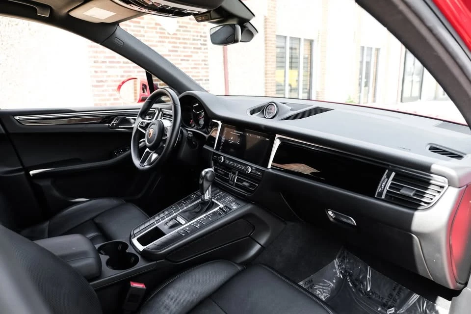 2020 Porsche Macan - Image 12 of 20