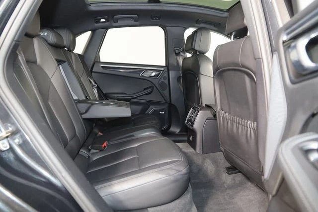 2020 Porsche Macan - Image 12 of 20