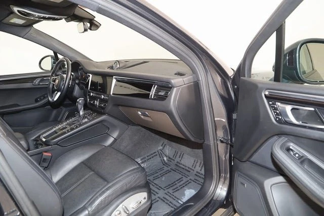 2020 Porsche Macan - Image 15 of 20