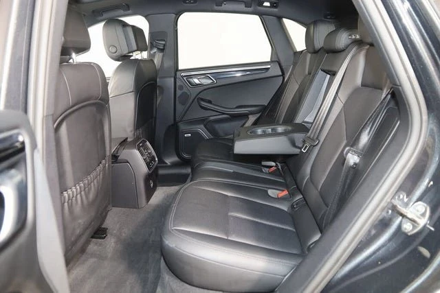 2020 Porsche Macan - Image 17 of 20