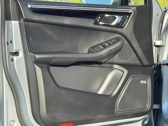 2020 Porsche Macan - Image 16 of 19