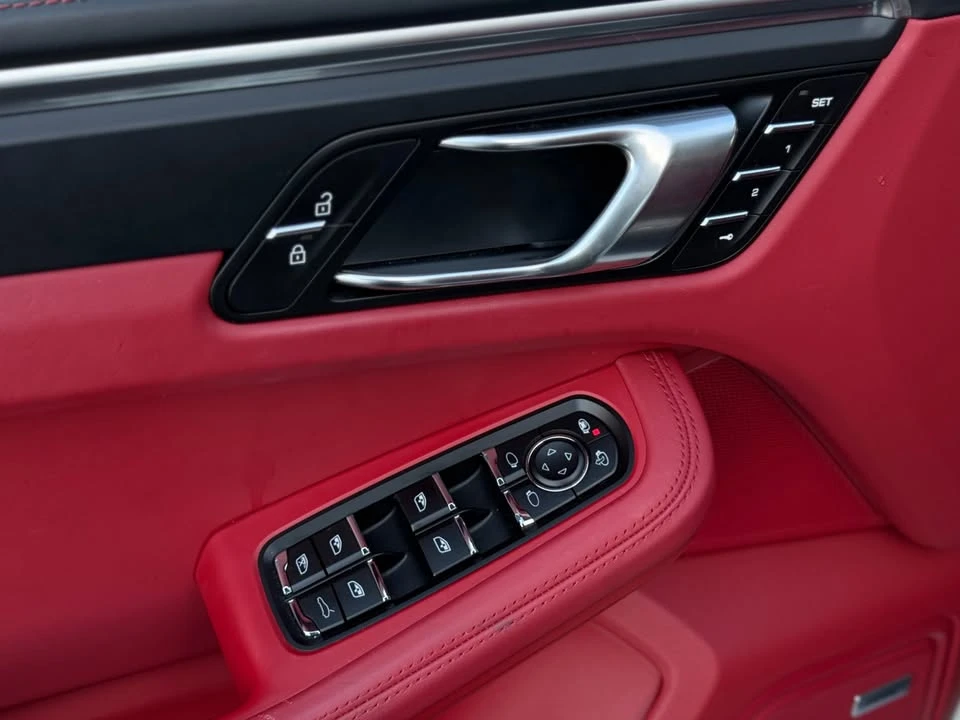 2020 Porsche Macan - Image 17 of 20