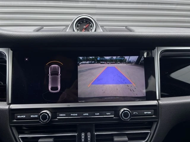2020 Porsche Macan - Image 18 of 19