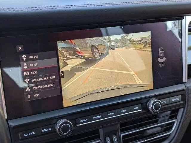 2020 Porsche Macan - Image 16 of 19