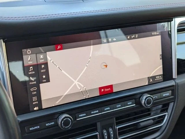 2020 Porsche Macan - Image 15 of 19