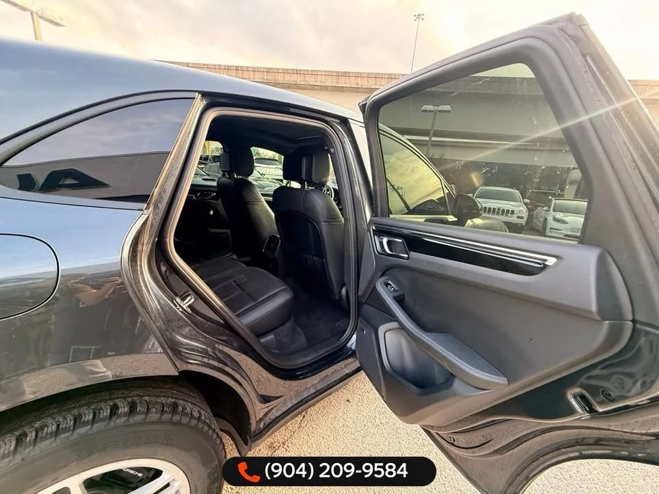 2020 Porsche Macan - Image 15 of 17