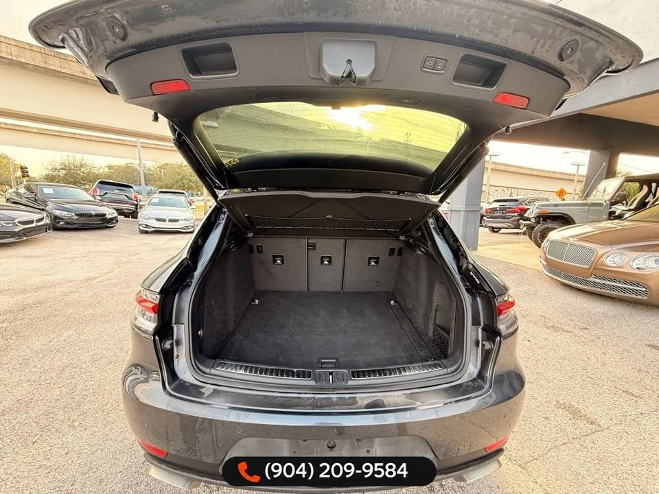 2020 Porsche Macan - Image 14 of 17