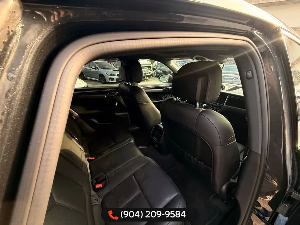 2020 Porsche Macan - Image 16 of 17