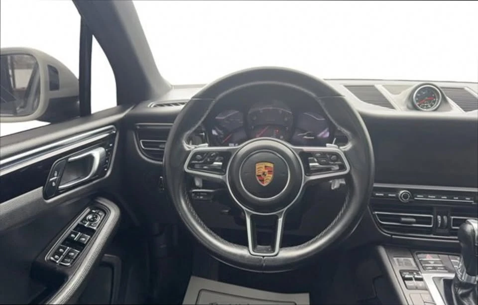 2020 Porsche Macan - Image 15 of 16