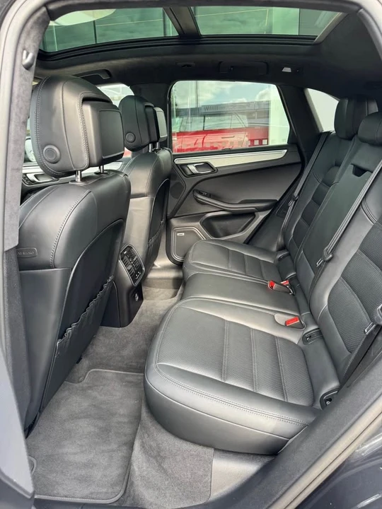 2020 Porsche Macan - Image 10 of 13