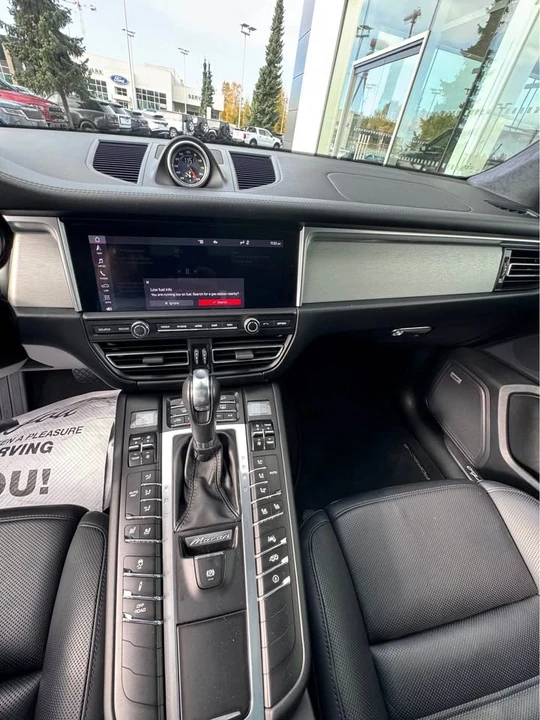 2020 Porsche Macan - Image 11 of 13