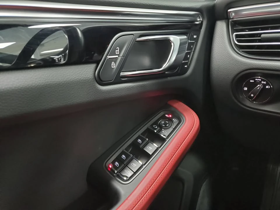 2020 Porsche Macan S - Image 14 of 19