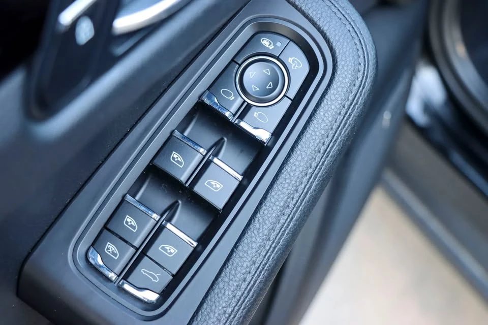 2020 Porsche Macan T - Image 6 of 20