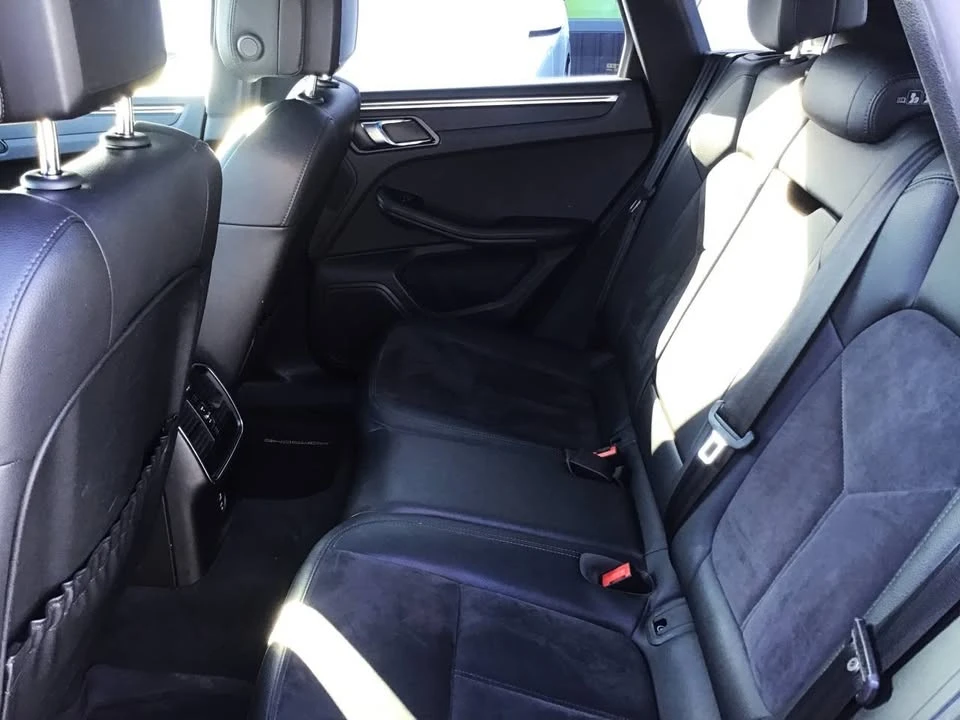 2020 Porsche Macan - Image 16 of 17