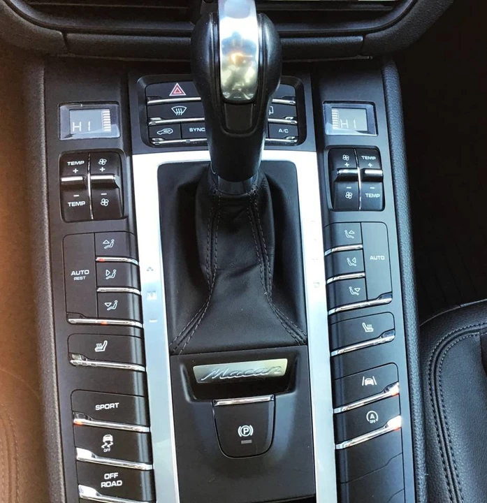 2020 Porsche Macan - Image 15 of 19