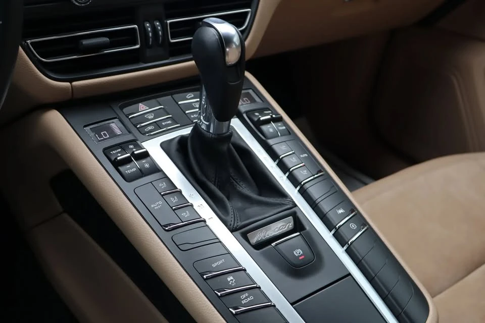 2020 Porsche Macan Turbo - Image 14 of 20